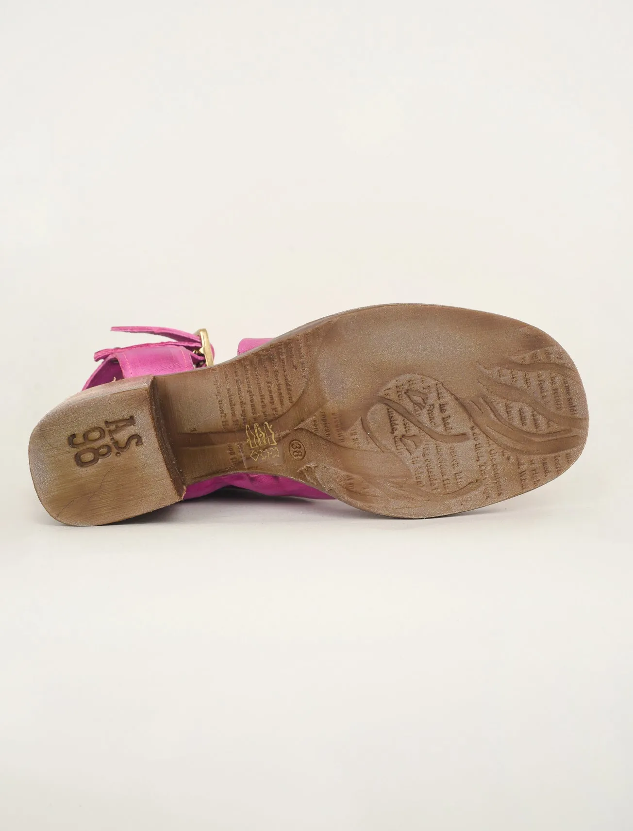 Aston Wedge, Fuchsia