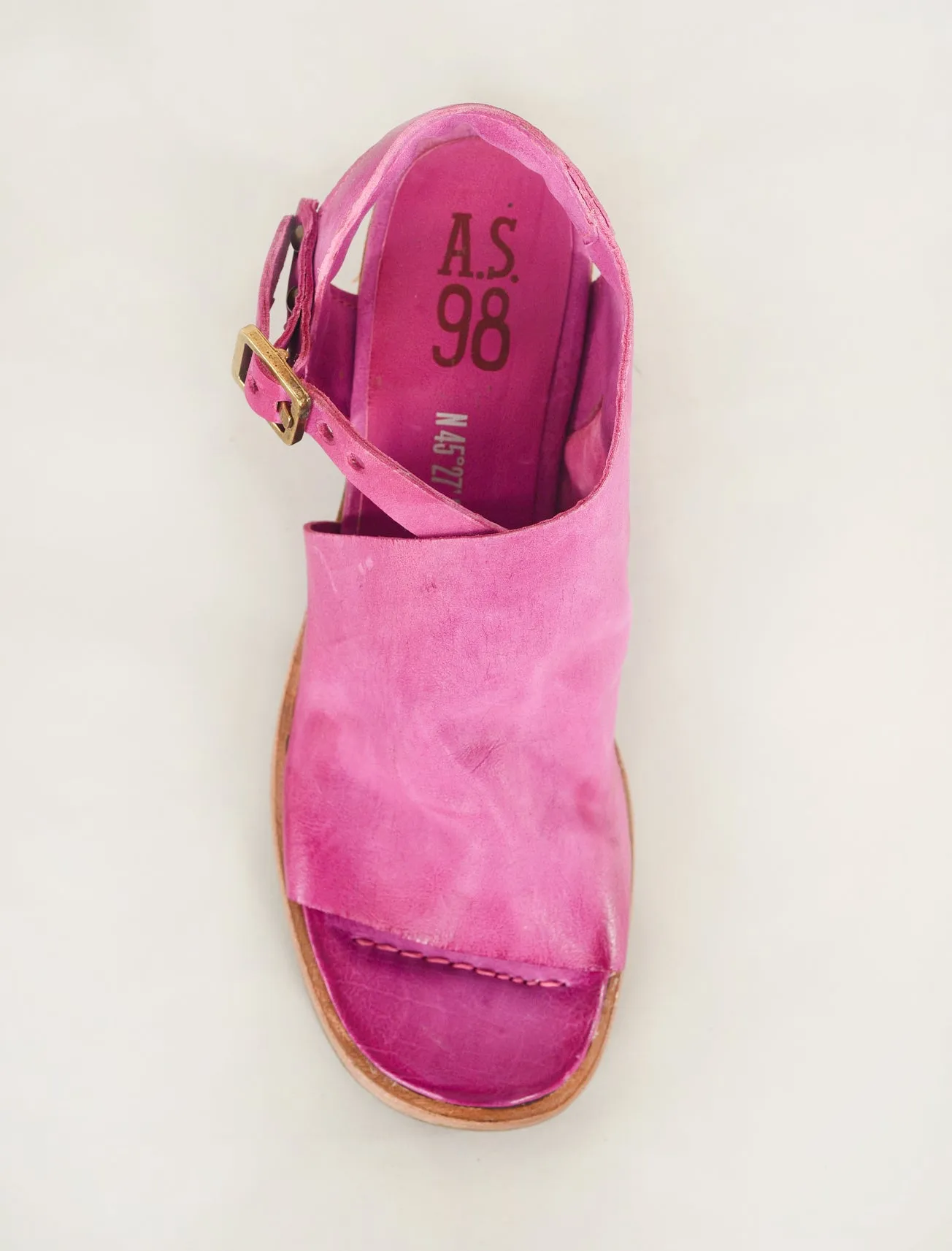 Aston Wedge, Fuchsia