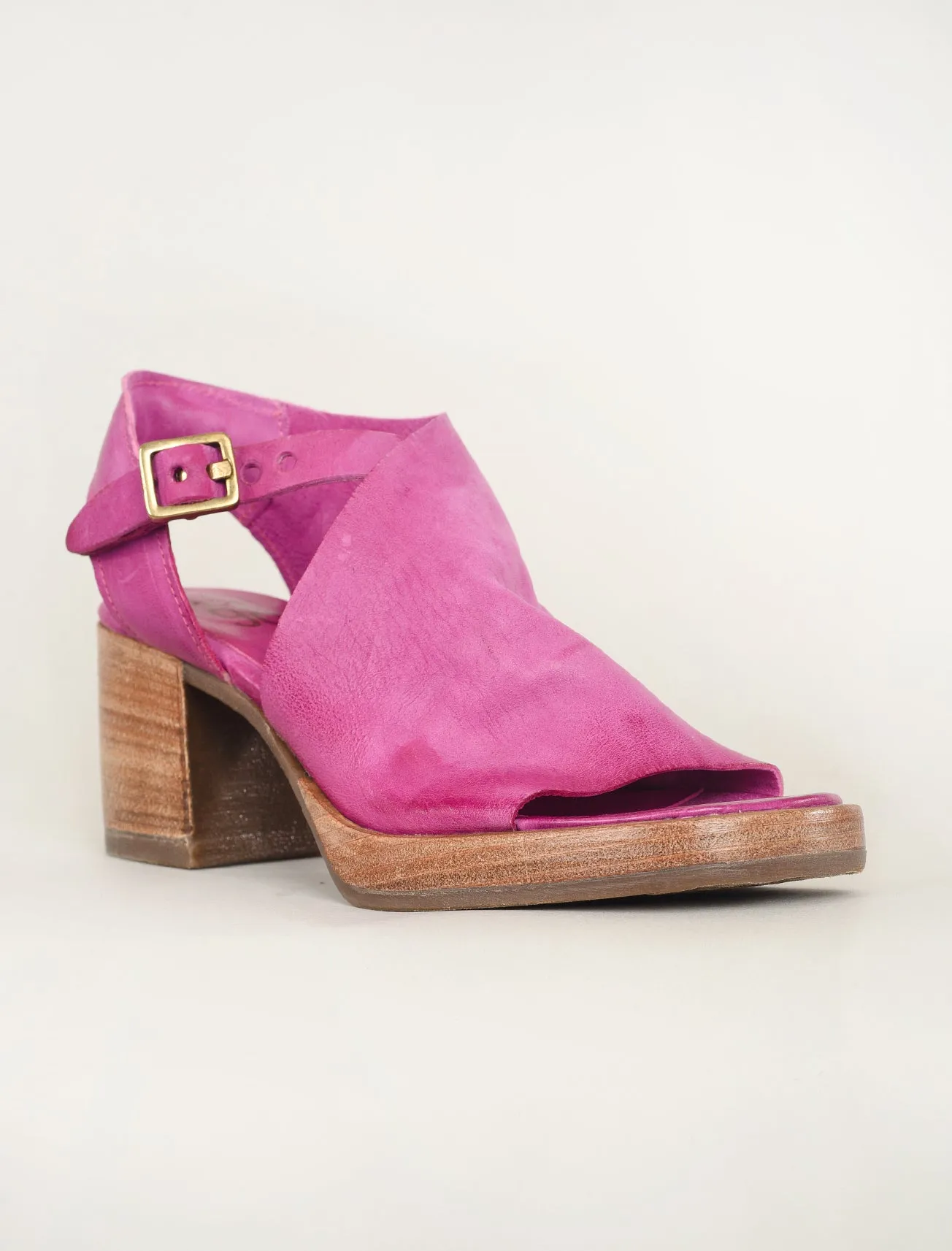 Aston Wedge, Fuchsia