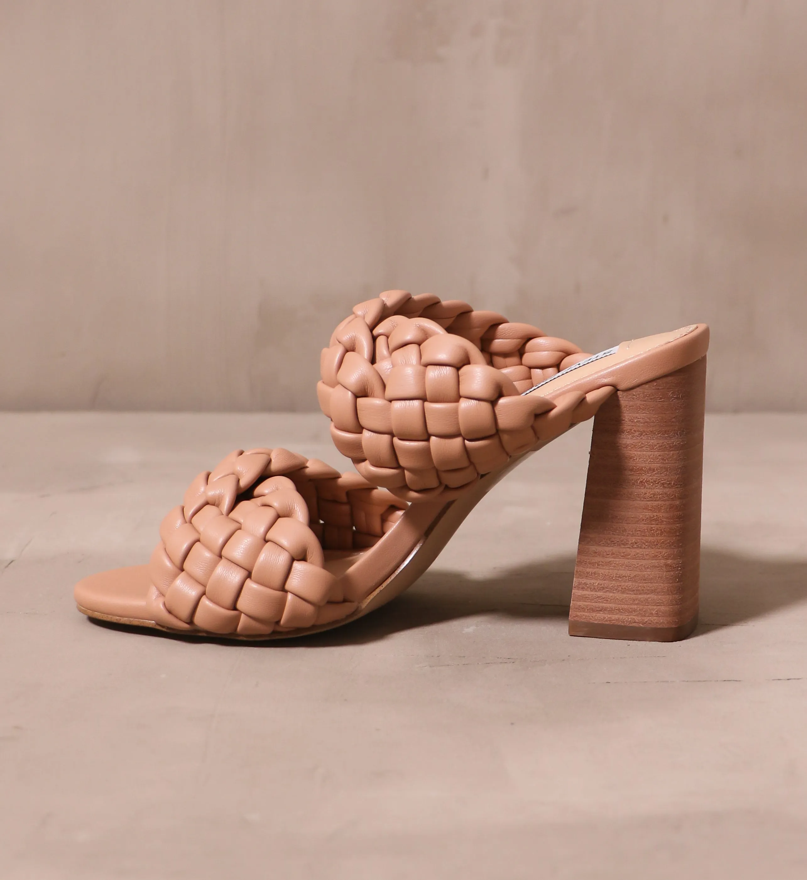 BRAID IN MANHATTAN HEEL