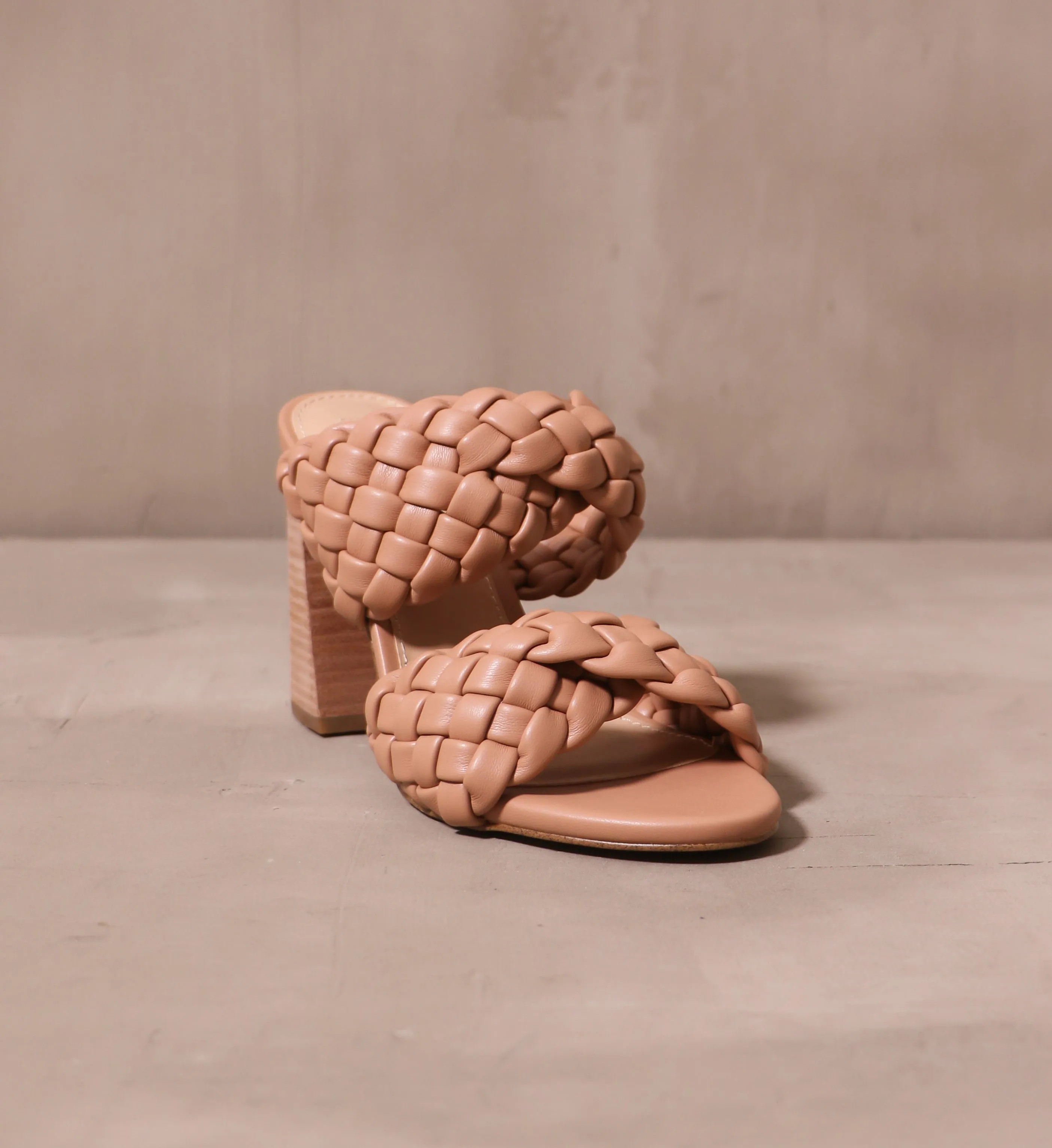 BRAID IN MANHATTAN HEEL