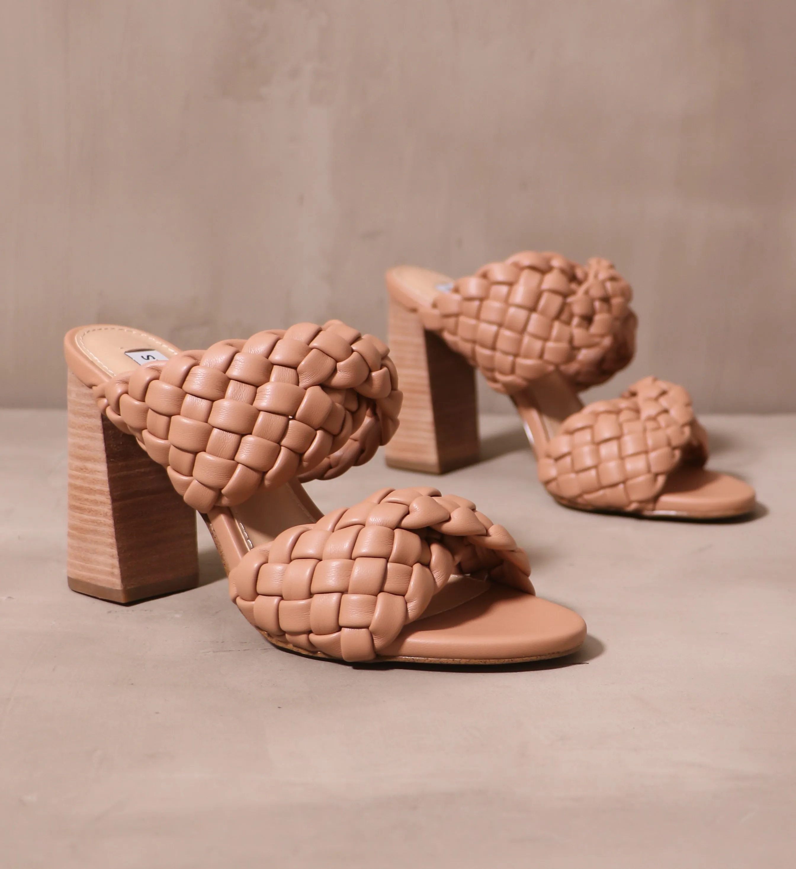 BRAID IN MANHATTAN HEEL