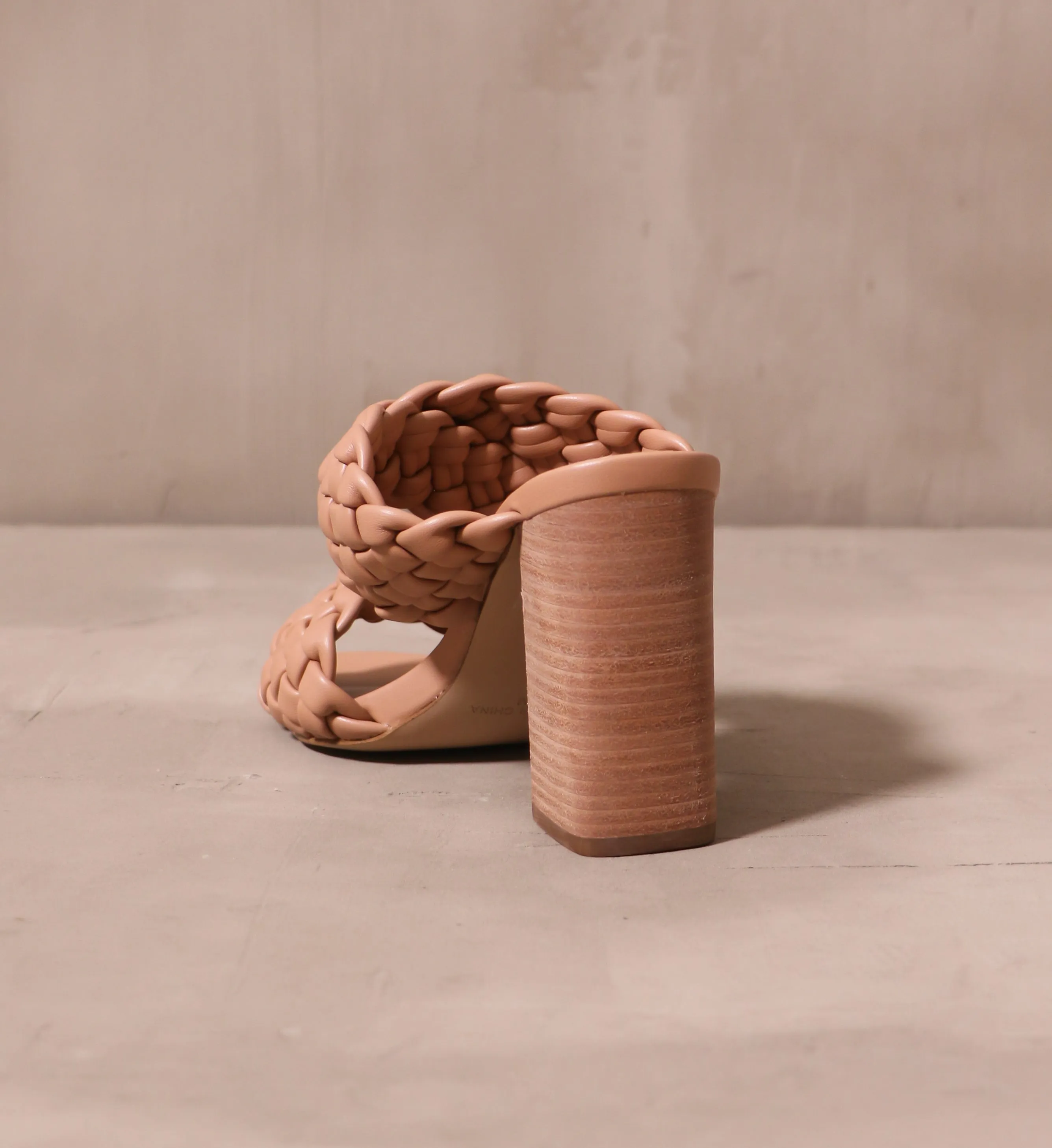 BRAID IN MANHATTAN HEEL