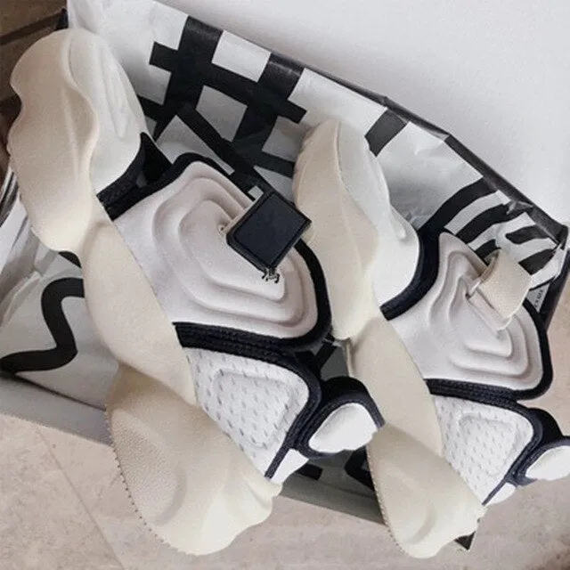 New Brand Women Sneakers Split Toe Fashion Flat Soft Bottom Shoes